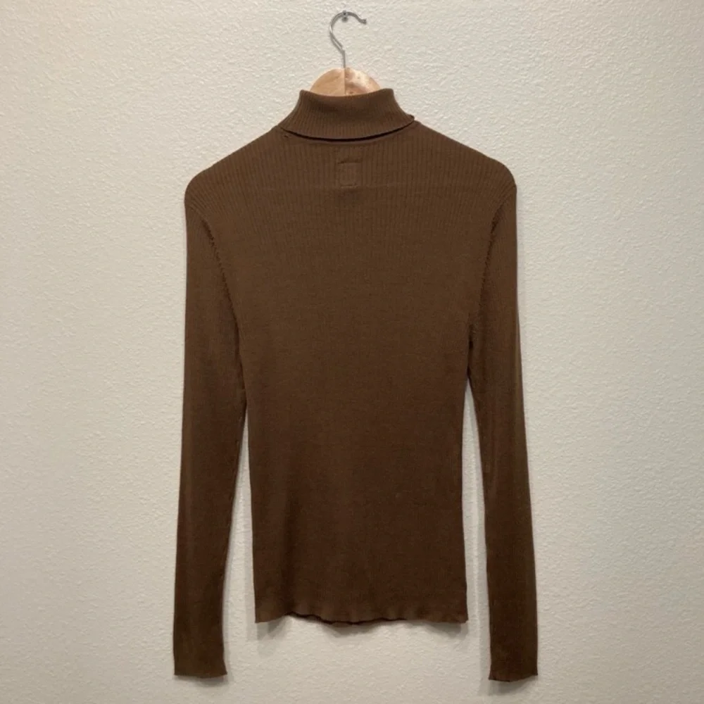 Wool Ribbed Brown turtleneck_11